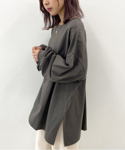 apres jour mignon（アプレジュールミニョン）の「スリット入りBIGロンT【ZOZOTOWN限定アイテム】（Tシャツ/カットソー・レディース・アイボリー/ブラック/ダークパープル/オフホワイト・フリー）」の3枚目の写真