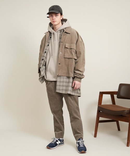 EMMA CLOTHES（エマクローズ）の「ビッグシルエット裏起毛ヨークドローコードデザイン ロゴ刺繍プルオーバーパーカー(EMMA CLOTHES)（パーカー・メンズ・グレイッシュベージュ/ブラウン系その他/ブラック・FREE）」の13枚目の写真