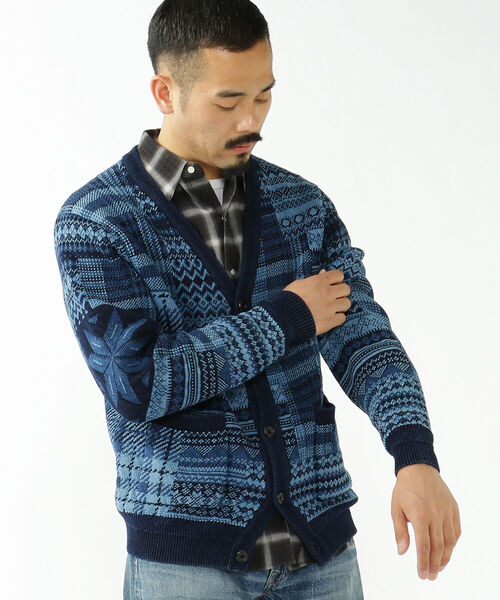 BEAMS PLUS ジャガード ニットカーディガン BEAMS PLUS（ビームスプラス）の「BEAMS PLUS / インディゴジャガード