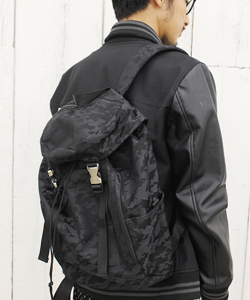 CIAOPANIC TYPY(チャオパニックティピー)の「ナイロンフラップデイパック(バックパック/リュック・メンズ・チャコールグレー/ブラック/ネイビー・FREE)」の1枚目の写真