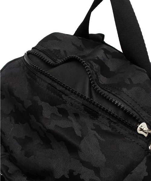 CIAOPANIC TYPY(チャオパニックティピー)の「ナイロンフラップデイパック(バックパック/リュック・メンズ・チャコールグレー/ブラック/ネイビー・FREE)」の7枚目の写真