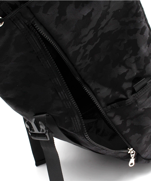 CIAOPANIC TYPY(チャオパニックティピー)の「ナイロンフラップデイパック(バックパック/リュック・メンズ・チャコールグレー/ブラック/ネイビー・FREE)」の9枚目の写真