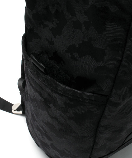 CIAOPANIC TYPY(チャオパニックティピー)の「ナイロンフラップデイパック(バックパック/リュック・メンズ・チャコールグレー/ブラック/ネイビー・FREE)」の8枚目の写真