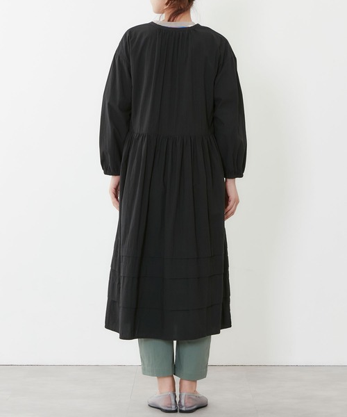 POU DOU DOU（プードゥドゥ）の「デザインタック羽織りワンピース（ワンピース・レディース・ブラック/ベージュ/オフホワイト・3）」の7枚目の写真