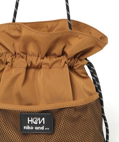 HeM（ヘム）の「【HeM(ヘム)】コラボ巾着ショルダーバッグ（ショルダーバッグ・レディース・ブラック/ベージュ/ピンク/イエロー/マルチ・FREE）」の7枚目の写真