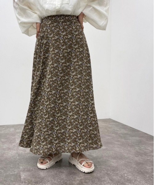 apres jour mignon（アプレジュールミニョン）の「花柄マーメイドスカート【ZOZOTOWN限定アイテム】（スカート・レディース・ダークブラウン/グリーン系その他/ブラック系その他・フリー/X-LARGE）」の2枚目の写真