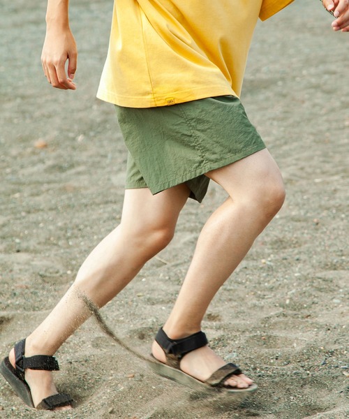 ZIP FIVE(ジップファイブ)の「【ZIP FIVE】【ユニセックス】アウトドア 水陸両用 撥水 ナイロンテック ショートパンツ【 キャンプ / フェス / アウトドア 】(その他パンツ・レディース・ベージュ系/チャコール/ベージュ/ブラック/オリーブ/ブルー/グリーン/イエロー/レンガ/ブルー系/パープル/オレンジ/ダークグリーン/オフホワイト/ブルー系1/スモークピンク・MEDIUM/LARGE/X-LARGE)」の8枚目の写真