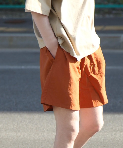 ZIP FIVE(ジップファイブ)の「【ZIP FIVE】【ユニセックス】アウトドア 水陸両用 撥水 ナイロンテック ショートパンツ【 キャンプ / フェス / アウトドア 】(その他パンツ・レディース・ベージュ系/チャコール/ベージュ/ブラック/オリーブ/ブルー/グリーン/イエロー/レンガ/ブルー系/パープル/オレンジ/ダークグリーン/オフホワイト/ブルー系1/スモークピンク・MEDIUM/LARGE/X-LARGE)」の15枚目の写真