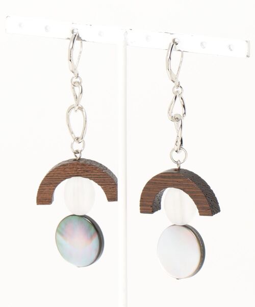 tone(トーン)の「【lensa】ウッド×オーロラカラーのカジュアルピアス(MA)(ピアス(両耳用)・レディース・シルバー・FREE)」の2枚目の写真