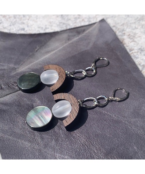 tone(トーン)の「【lensa】ウッド×オーロラカラーのカジュアルピアス(MA)(ピアス(両耳用)・レディース・シルバー・FREE)」の9枚目の写真
