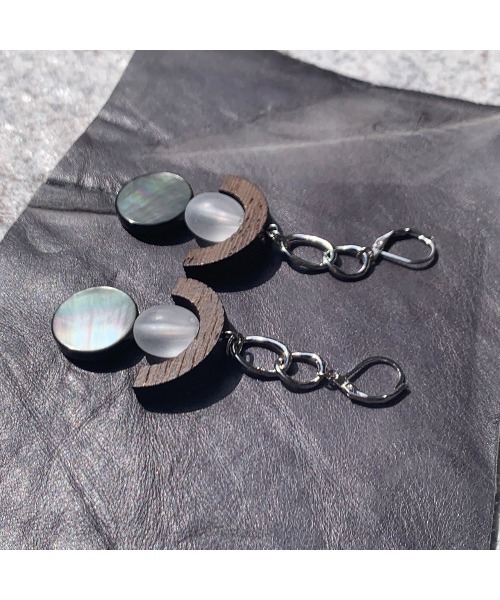 tone(トーン)の「【lensa】ウッド×オーロラカラーのカジュアルピアス(MA)(ピアス(両耳用)・レディース・シルバー・FREE)」の8枚目の写真