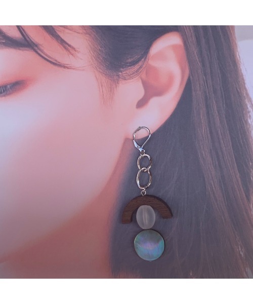 tone(トーン)の「【lensa】ウッド×オーロラカラーのカジュアルピアス(MA)(ピアス(両耳用)・レディース・シルバー・FREE)」の4枚目の写真