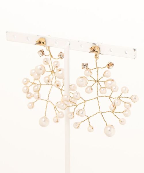 WILLSELECTION(ウィルセレクション)の「カスミソウピアス(イヤリング・レディース・オフホワイト・FREE)」の2枚目の写真