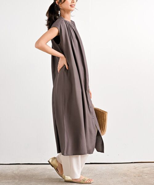 rps（アールピーエス）の「レーヨン前開きフレンチスリーブワンピース（ワンピース・レディース・オフホワイト/ブラック/ダークブラウン/ダークグリーン/ブルーグリーン/チャコールグレー/グレイッシュブルー・M/フリー）」の18枚目の写真