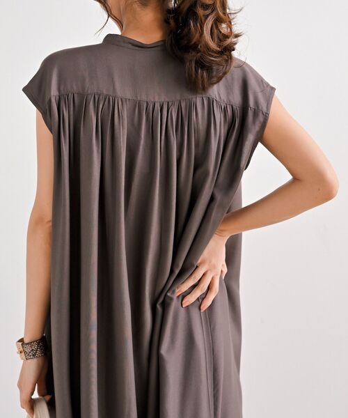 rps（アールピーエス）の「レーヨン前開きフレンチスリーブワンピース（ワンピース・レディース・オフホワイト/ブラック/ダークブラウン/ダークグリーン/ブルーグリーン/チャコールグレー/グレイッシュブルー・M/フリー）」の21枚目の写真