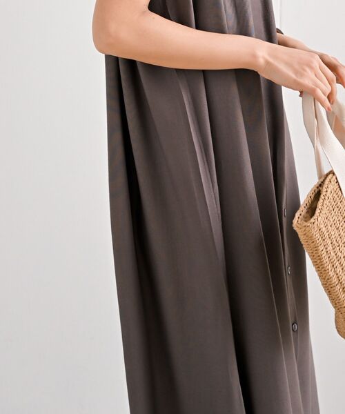 rps（アールピーエス）の「レーヨン前開きフレンチスリーブワンピース（ワンピース・レディース・オフホワイト/ブラック/ダークブラウン/ダークグリーン/ブルーグリーン/チャコールグレー/グレイッシュブルー・M/フリー）」の22枚目の写真