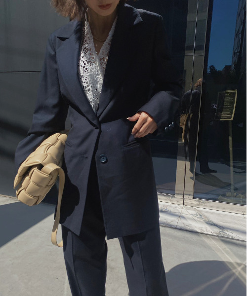 Ameri（アメリ）の「WAIST SHAPE TAILORED JACKET（テーラードジャケット・レディース・ブラウン/ネイビー/ブルー・SMALL/MEDIUM）」の6枚目の写真