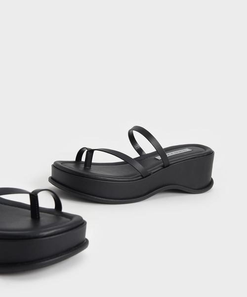 CHARLES & KEITH（チャールズ & キース）の「ストラッピー フラットフォームサンダル / Strappy Flatform Sandals（サンダル・レディース・ブラック/オフホワイト/イエロー・23.5cm/25cm/25.5cm/23cm/24.5cm/22.5cm）」の14枚目の写真