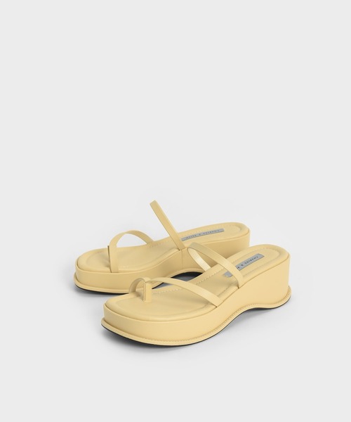 CHARLES & KEITH（チャールズ & キース）の「ストラッピー フラットフォームサンダル / Strappy Flatform Sandals（サンダル・レディース・ブラック/オフホワイト/イエロー・23.5cm/25cm/25.5cm/23cm/24.5cm/22.5cm）」の18枚目の写真