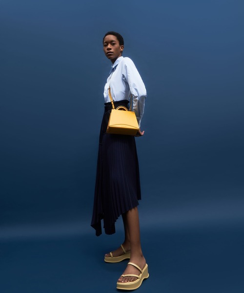 CHARLES & KEITH（チャールズ & キース）の「ストラッピー フラットフォームサンダル / Strappy Flatform Sandals（サンダル・レディース・ブラック/オフホワイト/イエロー・23.5cm/25cm/25.5cm/23cm/24.5cm/22.5cm）」の21枚目の写真