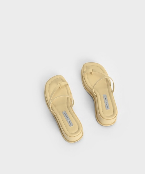 CHARLES & KEITH（チャールズ & キース）の「ストラッピー フラットフォームサンダル / Strappy Flatform Sandals（サンダル・レディース・ブラック/オフホワイト/イエロー・23.5cm/25cm/25.5cm/23cm/24.5cm/22.5cm）」の22枚目の写真