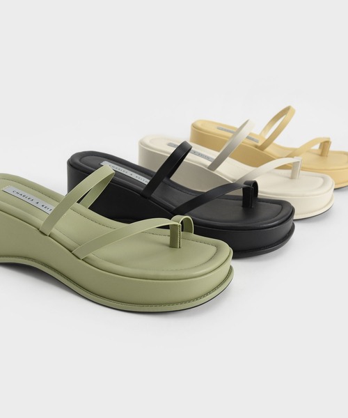 CHARLES & KEITH（チャールズ & キース）の「ストラッピー フラットフォームサンダル / Strappy Flatform Sandals（サンダル・レディース・ブラック/オフホワイト/イエロー・23.5cm/25cm/25.5cm/23cm/24.5cm/22.5cm）」の9枚目の写真
