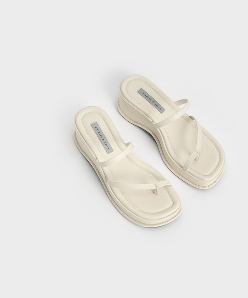 CHARLES & KEITH（チャールズ & キース）の「ストラッピー フラットフォームサンダル / Strappy Flatform Sandals（サンダル・レディース・ブラック/オフホワイト/イエロー・23.5cm/25cm/25.5cm/23cm/24.5cm/22.5cm）」の10枚目の写真