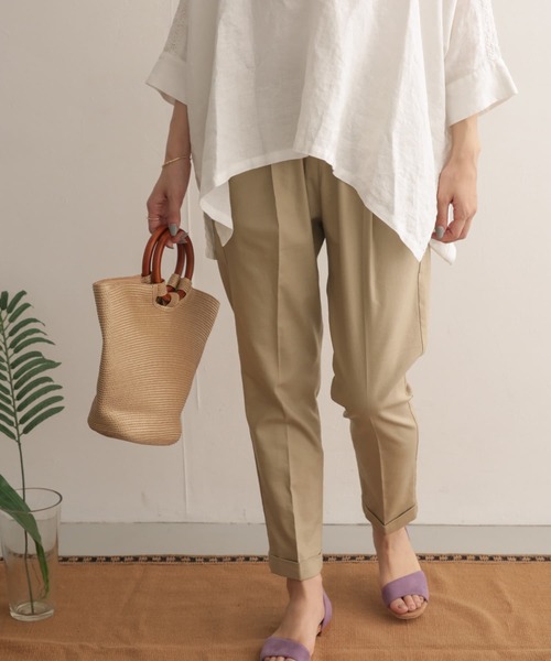 URBAN RESEARCH DOORS（アーバンリサーチドアーズ）の「リネン混テーパードイージーパンツ（その他パンツ・レディース・ブラック/ベージュ/カーキ・38/36）」の2枚目の写真