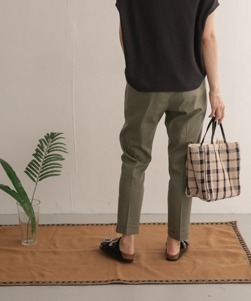 URBAN RESEARCH DOORS（アーバンリサーチドアーズ）の「リネン混テーパードイージーパンツ（その他パンツ・レディース・ブラック/ベージュ/カーキ・38/36）」の4枚目の写真