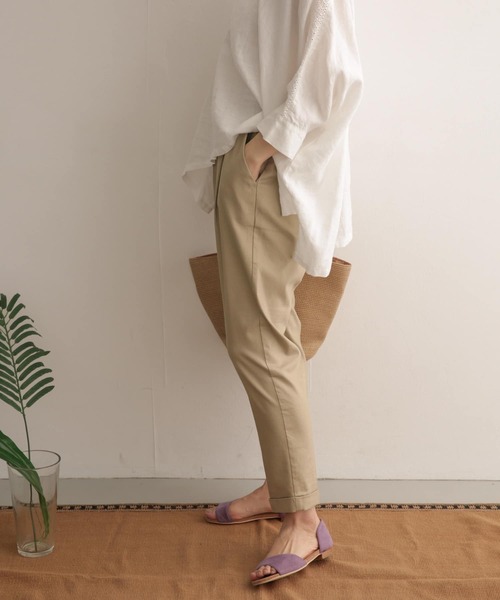 URBAN RESEARCH DOORS（アーバンリサーチドアーズ）の「リネン混テーパードイージーパンツ（その他パンツ・レディース・ブラック/ベージュ/カーキ・38/36）」の5枚目の写真