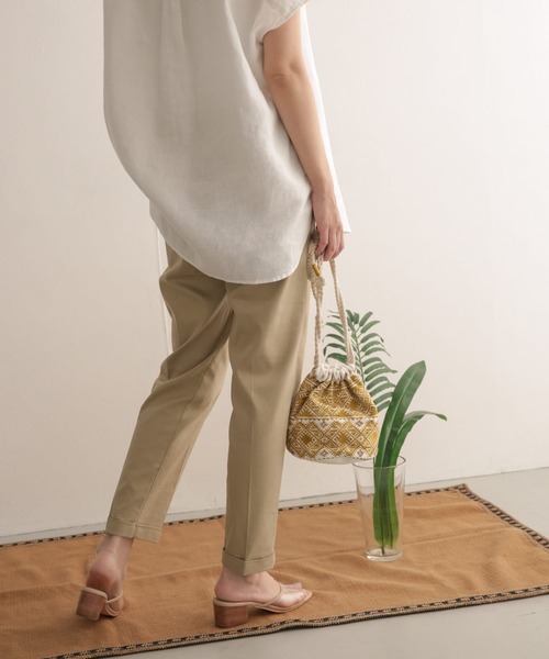 URBAN RESEARCH DOORS（アーバンリサーチドアーズ）の「リネン混テーパードイージーパンツ（その他パンツ・レディース・ブラック/ベージュ/カーキ・38/36）」の18枚目の写真