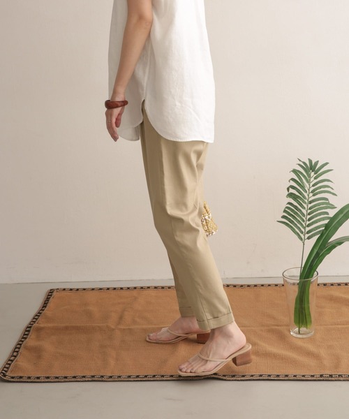URBAN RESEARCH DOORS（アーバンリサーチドアーズ）の「リネン混テーパードイージーパンツ（その他パンツ・レディース・ブラック/ベージュ/カーキ・38/36）」の6枚目の写真