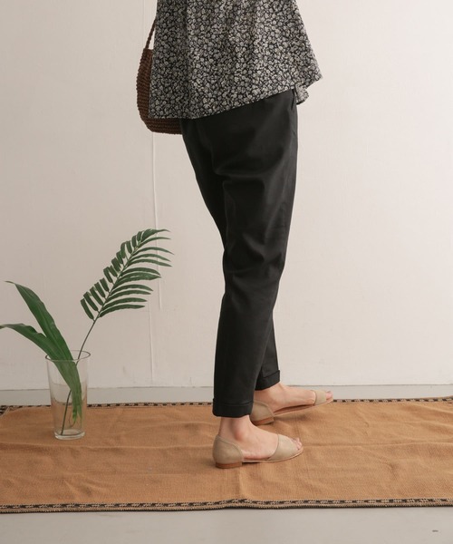 URBAN RESEARCH DOORS（アーバンリサーチドアーズ）の「リネン混テーパードイージーパンツ（その他パンツ・レディース・ブラック/ベージュ/カーキ・38/36）」の13枚目の写真