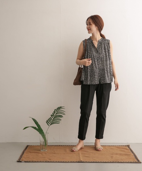 URBAN RESEARCH DOORS（アーバンリサーチドアーズ）の「リネン混テーパードイージーパンツ（その他パンツ・レディース・ブラック/ベージュ/カーキ・38/36）」の20枚目の写真