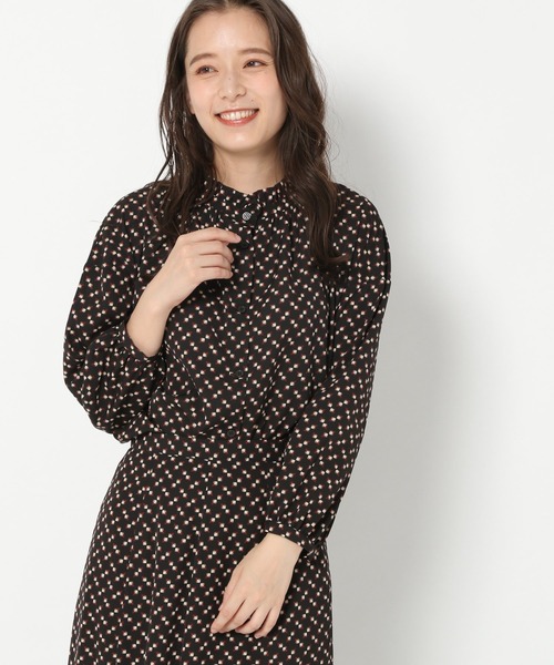 mysty woman（ミスティウーマン）の「アソート柄2WAYフェミニンブラウス 956382（シャツ/ブラウス・レディース・アイボリー/ブラック/ブラック系/ライトブラウン/オフホワイト/ホワイト/ブラウン系/ベージュ/ボルドー・FREE）」の9枚目の写真