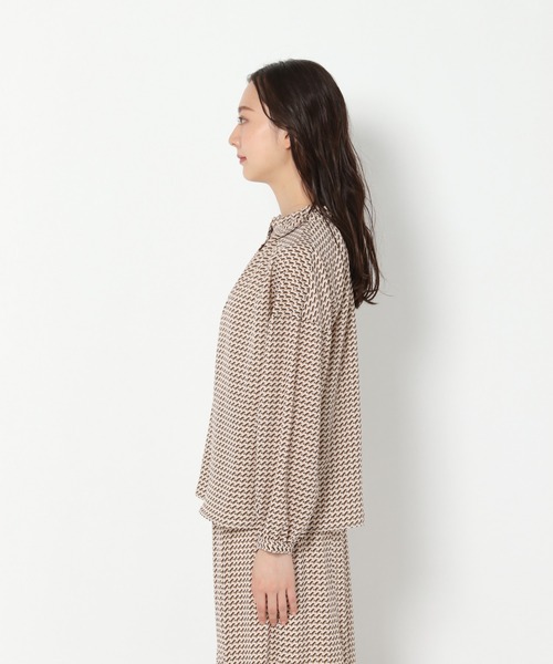 mysty woman（ミスティウーマン）の「アソート柄2WAYフェミニンブラウス 956382（シャツ/ブラウス・レディース・アイボリー/ブラック/ブラック系/ライトブラウン/オフホワイト/ホワイト/ブラウン系/ベージュ/ボルドー・FREE）」の15枚目の写真