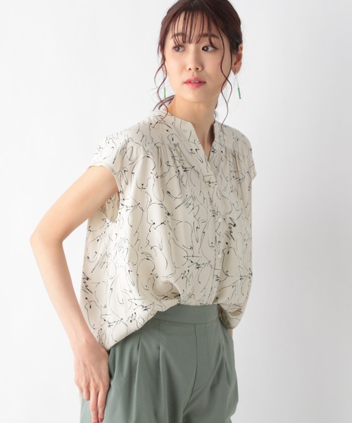 GLOBAL WORK(グローバルワーク)の「サラサラリラックスプリントブラウスフレンチスリーブ/954809(シャツ/ブラウス・レディース・ホワイト系その他/ネイビー/ホワイト系その他2/ホワイト系その他3・MEDIUM/LARGE)」の2枚目の写真