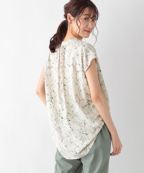 GLOBAL WORK(グローバルワーク)の「サラサラリラックスプリントブラウスフレンチスリーブ/954809(シャツ/ブラウス・レディース・ホワイト系その他/ネイビー/ホワイト系その他2/ホワイト系その他3・MEDIUM/LARGE)」の5枚目の写真