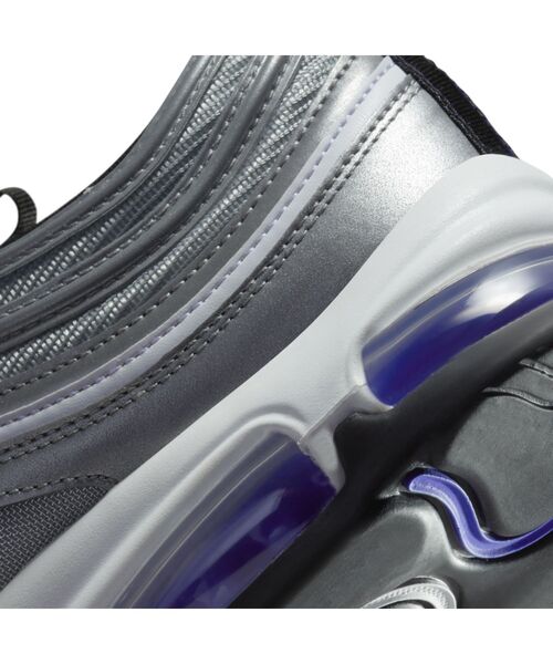 NIKE(ナイキ)の「ナイキ エア マックス 97 メンズシューズ / Nike Air Max 97 Men's Shoe (AM97)(スニーカー・メンズ・シルバー・28/24/26.5/25/27.5/25.5/29.5/27/29/24.5/26/28.5)」の8枚目の写真
