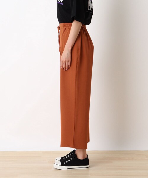 SHOO・LA・RUE（シューラルー）の「◆とろみワイドイージーパンツ（その他パンツ・レディース・サンドベージュ/オレンジ/ダークネイビー・02/03/04）」の5枚目の写真