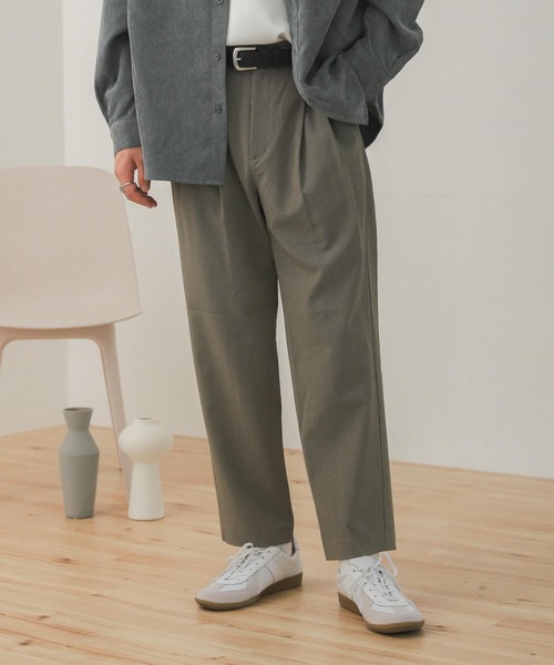 SENSE OF PLACE by URBAN RESEARCH（センスオブプレイスバイアーバンリサーチ）の「『セットアップ対応』チェックダブルタックテーパードスラックス（スラックス・メンズ・ベージュ系その他/ベージュ・LARGE/MEDIUM）」の7枚目の写真