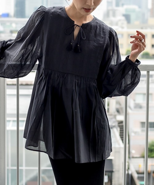 RIVE DROITE(リヴドロワ)の「【beej(ビージ)】ピンタックチュニック(シャツ/ブラウス・レディース・チャコールグレー/ピンク・FREE)」の1枚目の写真