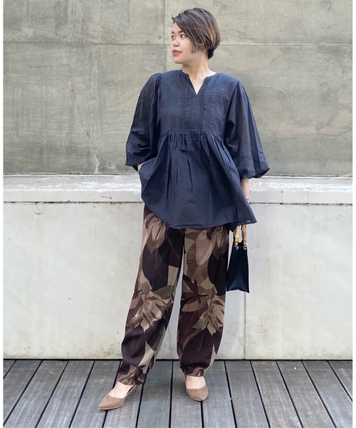 RIVE DROITE(リヴドロワ)の「【beej(ビージ)】ピンタックチュニック(シャツ/ブラウス・レディース・チャコールグレー/ピンク・FREE)」の4枚目の写真