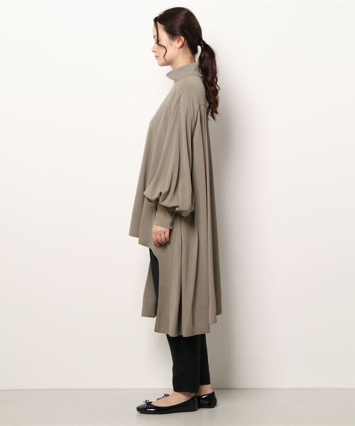 LUGIVA（ルギヴァ）の「スタンドネックロングブラウス（シャツ/ブラウス・レディース・ブラック/ベージュ・M）」の5枚目の写真