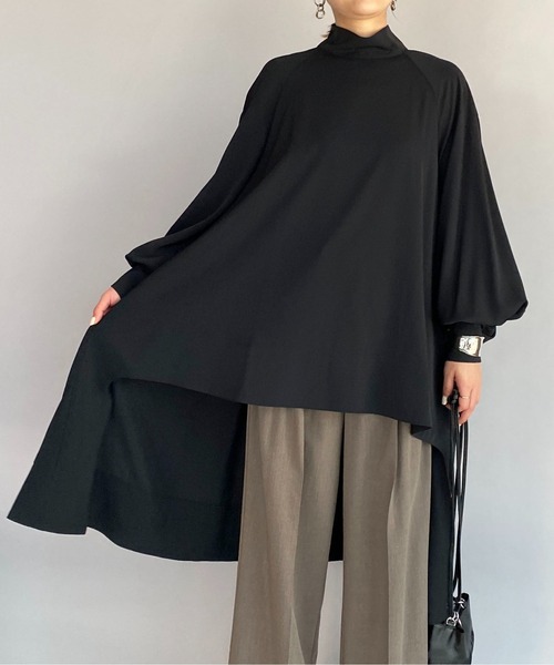 LUGIVA（ルギヴァ）の「スタンドネックロングブラウス（シャツ/ブラウス・レディース・ブラック/ベージュ・M）」の2枚目の写真