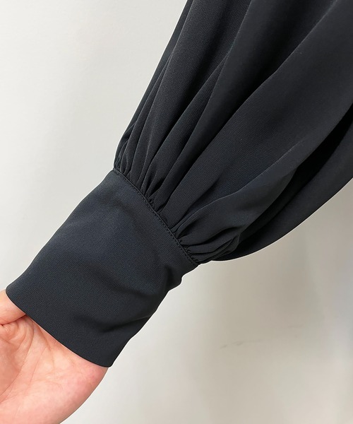 LUGIVA（ルギヴァ）の「スタンドネックロングブラウス（シャツ/ブラウス・レディース・ブラック/ベージュ・M）」の6枚目の写真