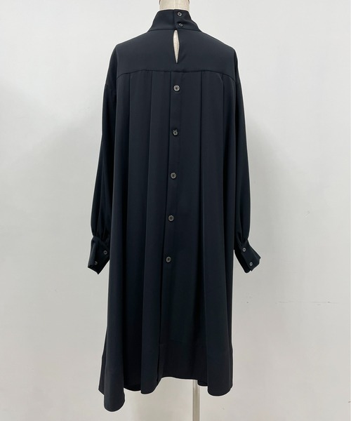 LUGIVA（ルギヴァ）の「スタンドネックロングブラウス（シャツ/ブラウス・レディース・ブラック/ベージュ・M）」の16枚目の写真