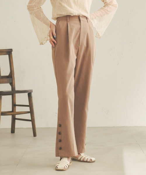 Ambre Neige(アンブルネージュ)の「サイドボタンセミフレアパンツ/【WEB/EC限定商品】(その他パンツ・レディース・ブラウン系その他/ベージュ/ライトブラウン・FREE/MEDIUM/SMALL)」の1枚目の写真