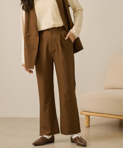 Ambre Neige(アンブルネージュ)の「サイドボタンセミフレアパンツ/【WEB/EC限定商品】(その他パンツ・レディース・ブラウン系その他/ベージュ/ライトブラウン・FREE/MEDIUM/SMALL)」の14枚目の写真