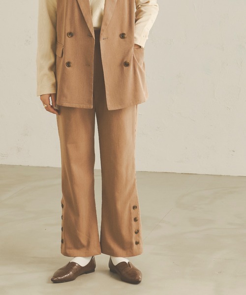 Ambre Neige(アンブルネージュ)の「サイドボタンセミフレアパンツ/【WEB/EC限定商品】(その他パンツ・レディース・ブラウン系その他/ベージュ/ライトブラウン・FREE/MEDIUM/SMALL)」の4枚目の写真